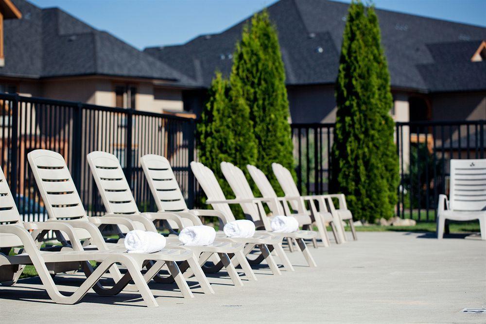 Bighorn Meadows Resort Radium Hot Springs Exterior photo