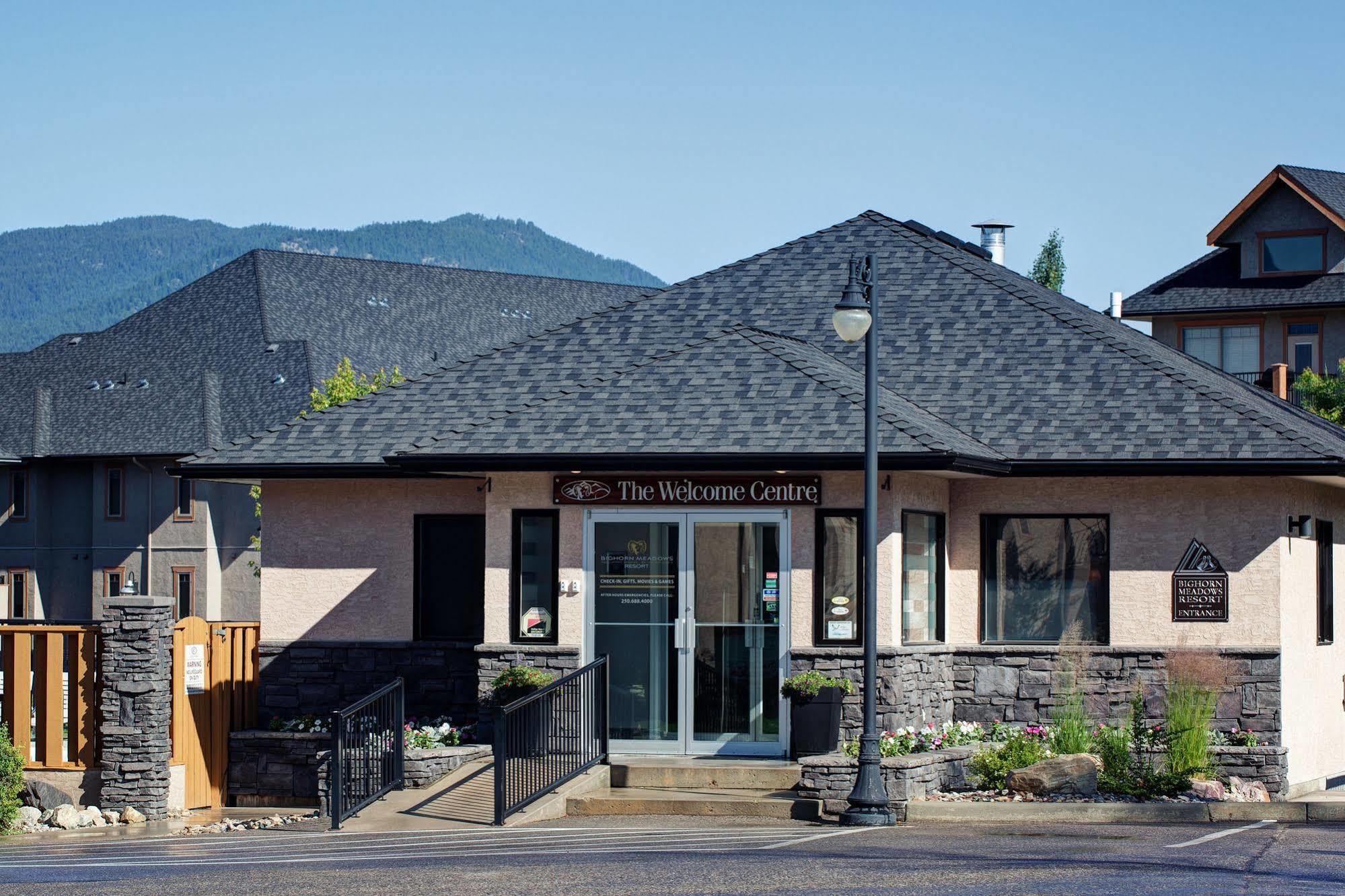 Bighorn Meadows Resort Radium Hot Springs Exterior photo