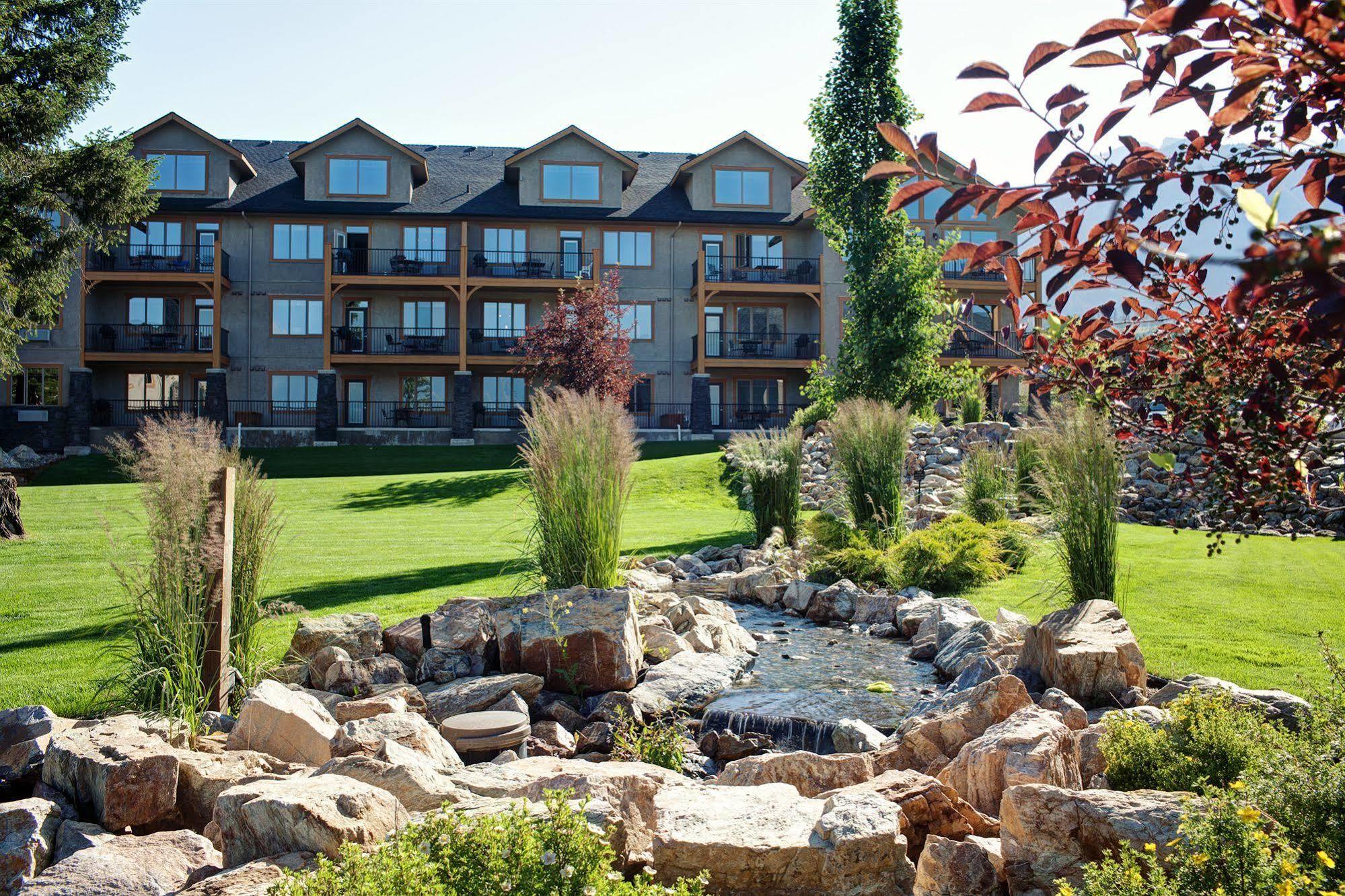 Bighorn Meadows Resort Radium Hot Springs Exterior photo